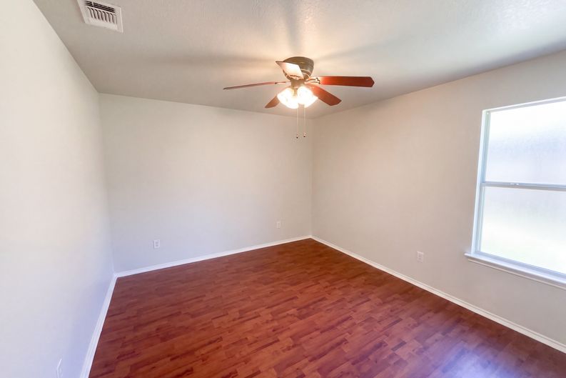 Photo 8 of 21 of 8222 Grissom Cir, San Antonio, TX