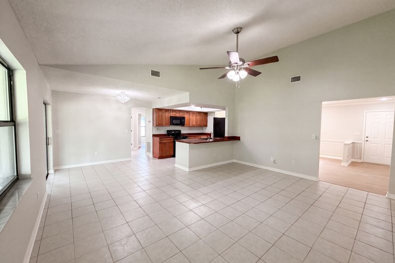 Photo 10 of 29 of 15226 SW 39th Cir, Ocala, FL