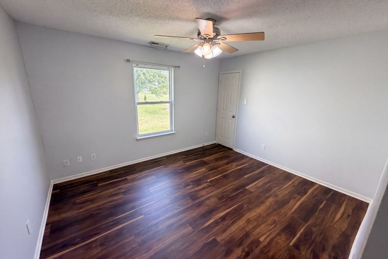 Photo 13 of 27 of 14301 Weeping Cherry Dr, Fishers, IN