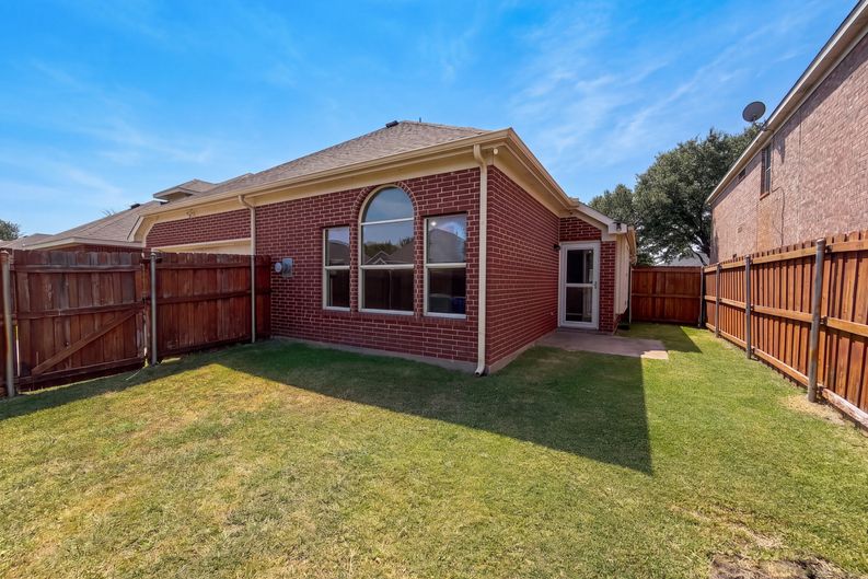 Photo 5 of 20 of 1213 Whitecreek Dr, Glenn Heights, TX