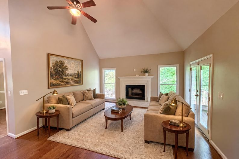 Photo 3 of 34 of 2299 Camden Dr SW, Marietta, GA