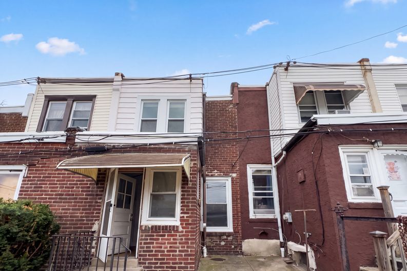 Photo 5 of 21 of 1809 Wakeling St, Philadelphia, PA