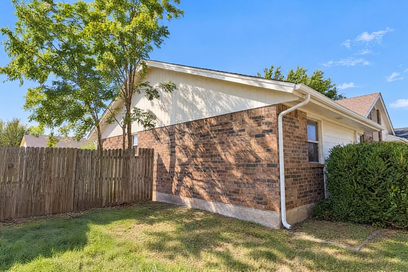 Photo 28 of 33 of 2120 Lazy Brook Trl, Edmond, OK
