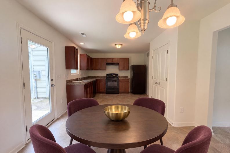 Photo 6 of 23 of 411 Sandybrooke Dr, High Point, NC
