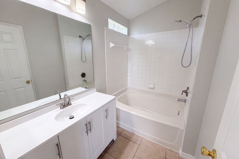 Photo 19 of 38 of 225 Southbridge Cir, Kissimmee, FL
