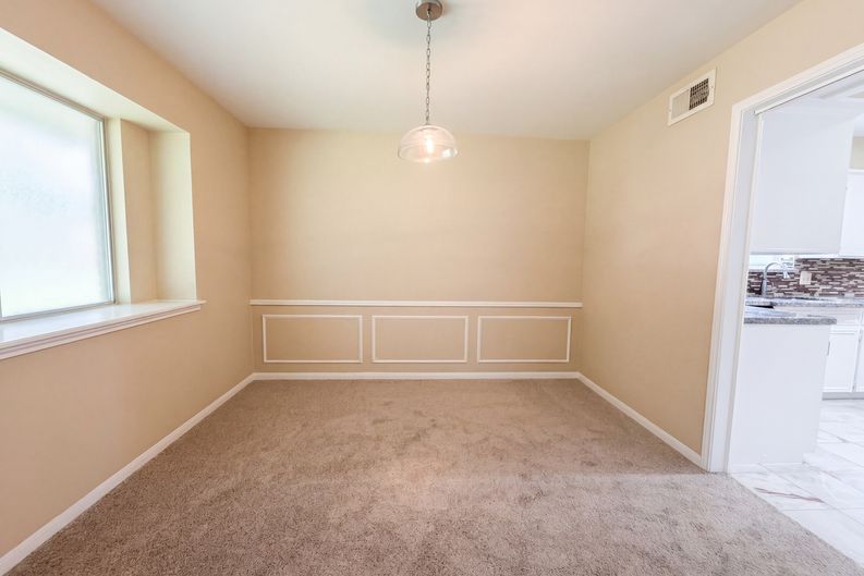 Photo 7 of 26 of 17406 Ridge Top Dr, Houston, TX