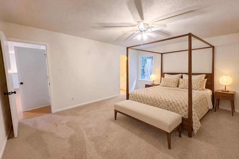 Photo 4 of 27 of 4043 Windward Dr, Tega Cay, SC
