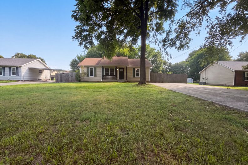 Photo 13 of 17 of 225 Tobacco Rd, Clarksville, TN