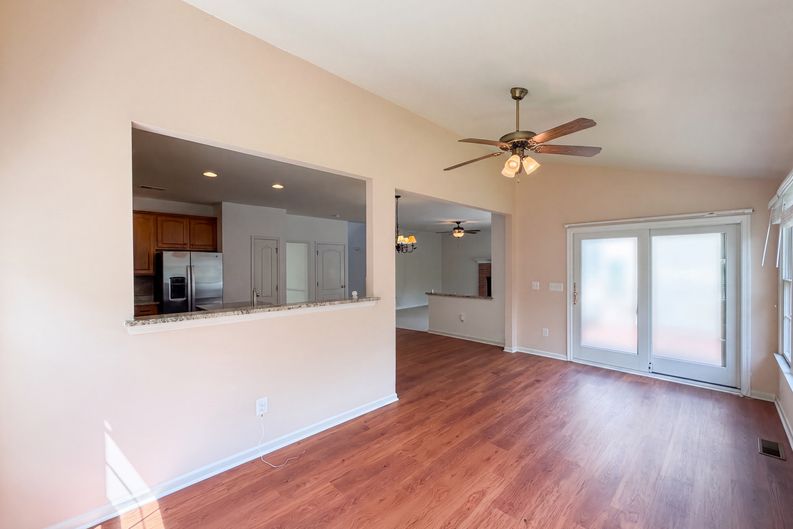 Photo 11 of 43 of 15559 Brown Deer Ct, Haymarket, VA