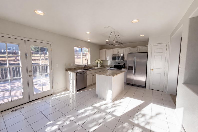 Photo 19 of 27 of 10009 Strathfield Ln, Highlands Ranch, CO