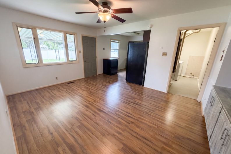 Photo 10 of 23 of 3162 Ashway Dr, Indianapolis, IN
