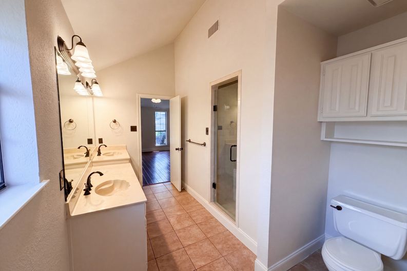 Photo 15 of 19 of 512 W Jefferson St, Wylie, TX