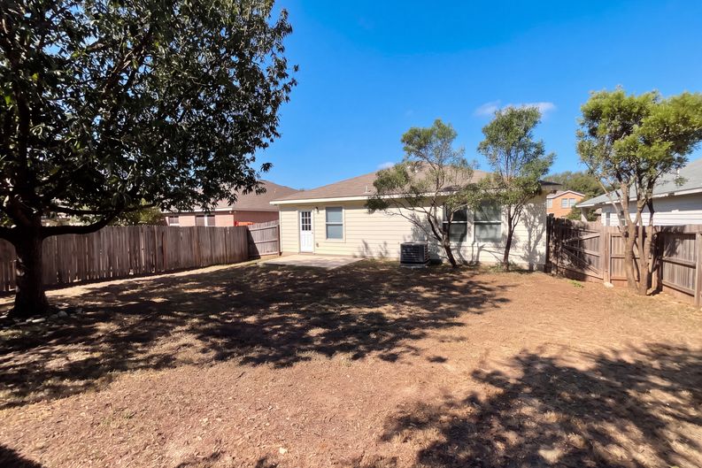 Photo 5 of 11 of 10914 Rivera Cv, San Antonio, TX