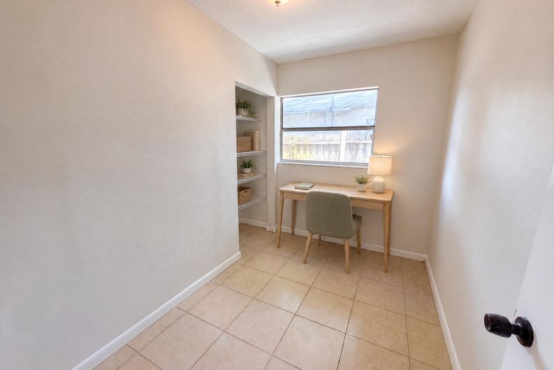 Photo 11 of 14 of 7018 Lynwood Dr, Tampa, FL
