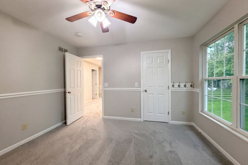 Photo 16 of 32 of 12173 Village Woods Dr, Cincinnati, OH