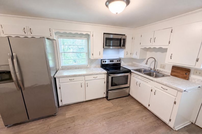 Photo 18 of 23 of 1502 Pine St, West Columbia, SC