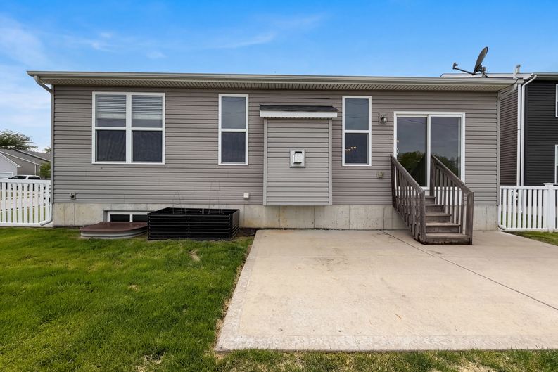 Photo 5 of 22 of 1034 Sweet River Dr, Saint Paul, MO