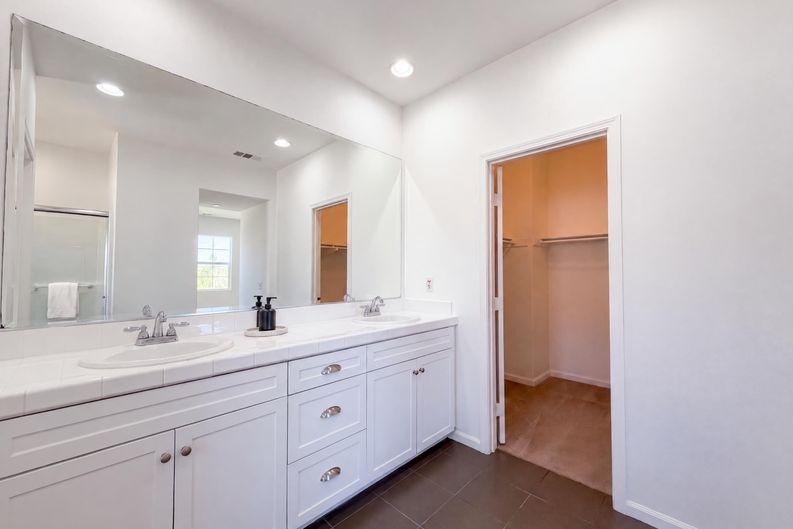 Photo 21 of 31 of 21981 Propello Dr, Santa Clarita, CA