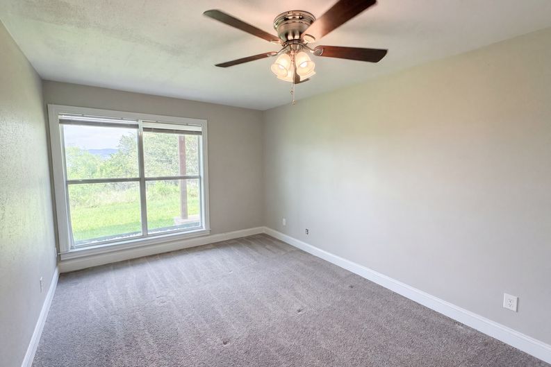 Photo 11 of 18 of 3216 Poe Cv, Lago Vista, TX