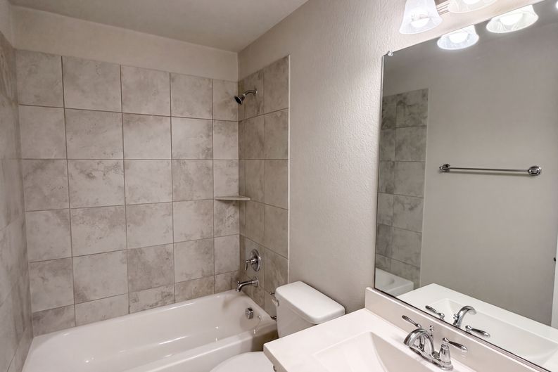 Photo 12 of 31 of 9920 Pikes Peak Pl, Little Elm, TX