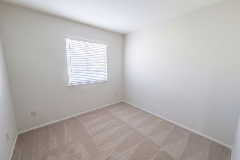 Photo 14 of 23 of 2591 Bedford Ave, Hemet, CA