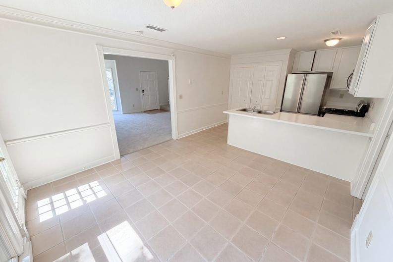 Photo 8 of 26 of 1150 Magnolia Way SE, Smyrna, GA