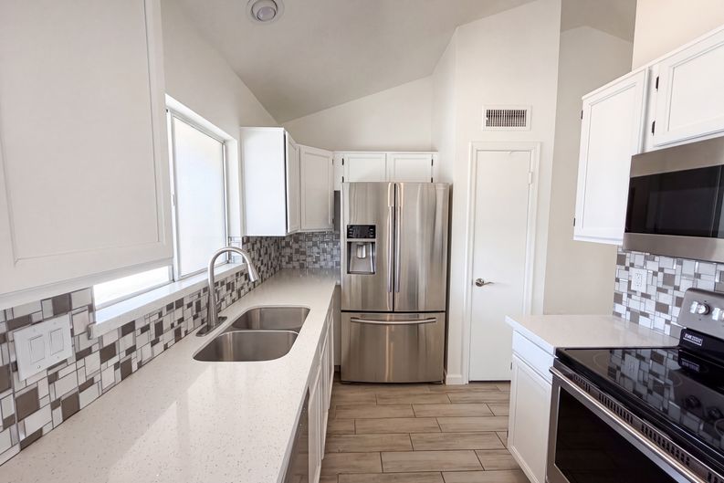 Photo 9 of 22 of 6915 W Cherry Hills Dr, Peoria, AZ