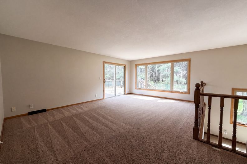 Photo 3 of 25 of 608 Lower Heritage Way, Farmington, MN