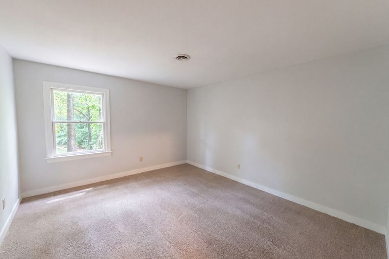 Photo 4 of 21 of 5517 W Bay Ct, Midlothian, VA