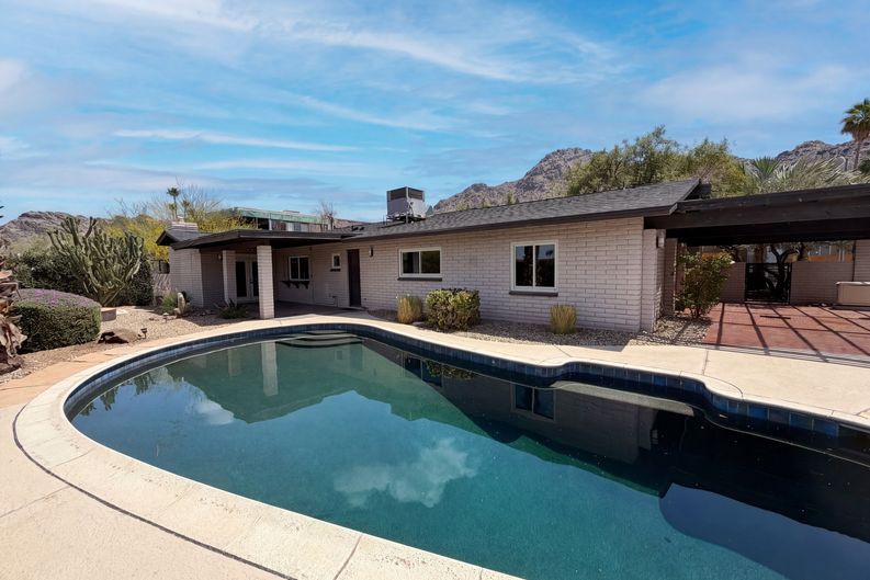 Photo 5 of 33 of 2244 E Nicolet Ave, Phoenix, AZ
