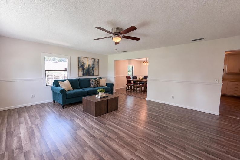 Photo 7 of 24 of 7023 Shindler Dr, Jacksonville, FL
