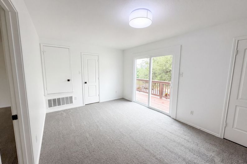 Photo 11 of 20 of 5406 S Hearsey Dr, Austin, TX