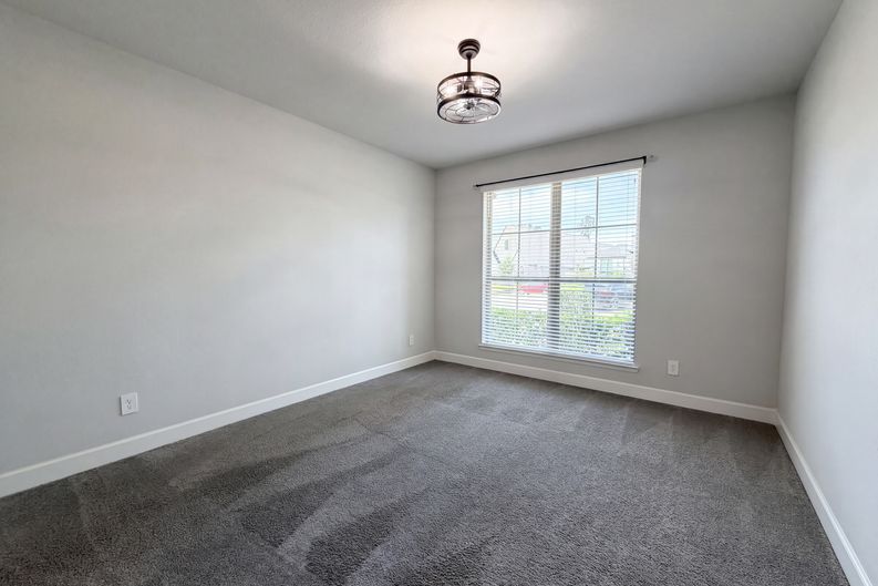 Photo 8 of 29 of 15418 Legacy Park Way, Pinehurst, TX