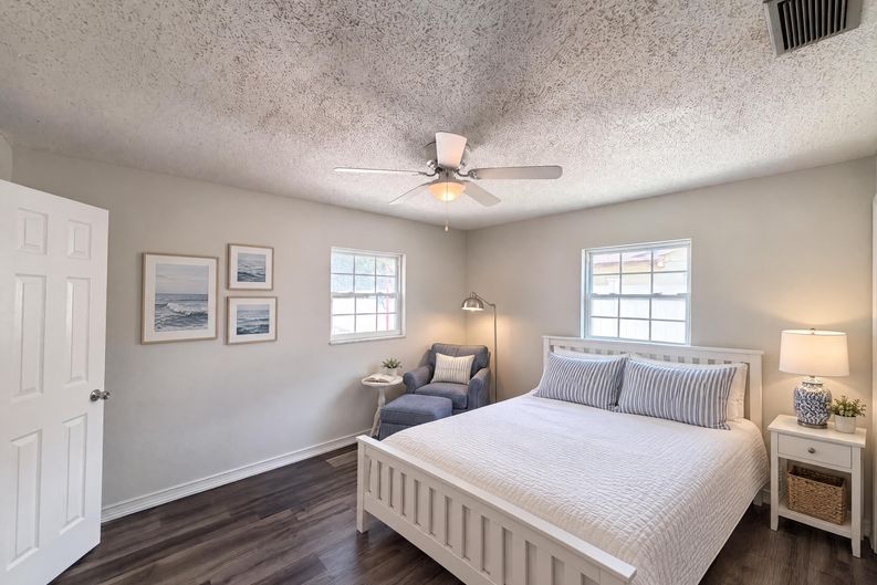 Photo 4 of 18 of 1823 Lori Ln W, Lakeland, FL