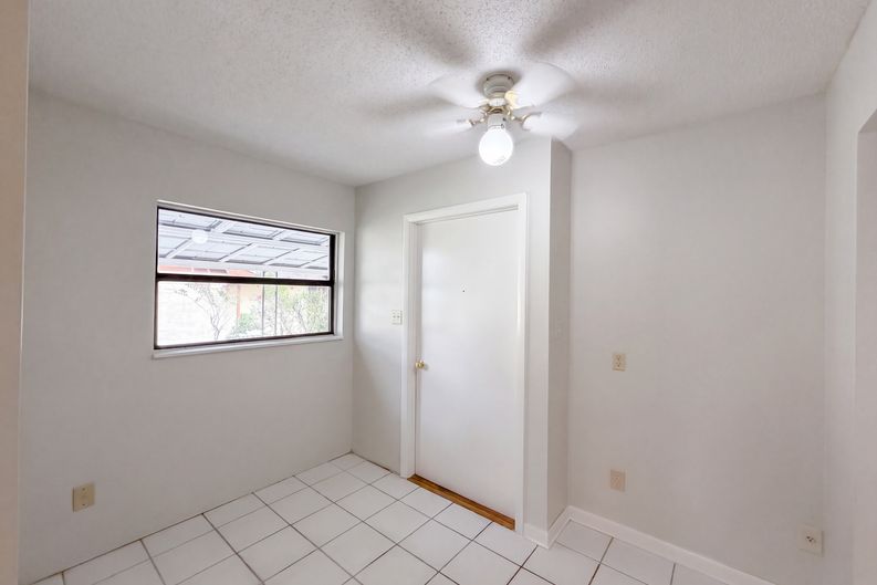 Photo 12 of 38 of 904 Spring Creek Dr, Ocoee, FL