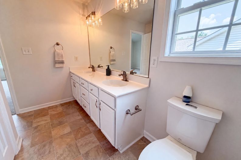 Photo 13 of 17 of 5714 Waverly Lynn Ln, Charlotte, NC