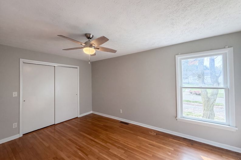 Photo 10 of 20 of 5125 S Walcott St, Indianapolis, IN