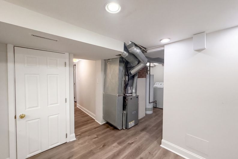 Photo 32 of 40 of 2790 Azelda St, Columbus, OH