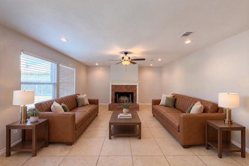 Photo 7 of 16 of 1722 Woods Blvd, Round Rock, TX