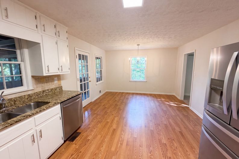 Photo 7 of 35 of 1825 Marsh Creek Dr, Lawrenceville, GA