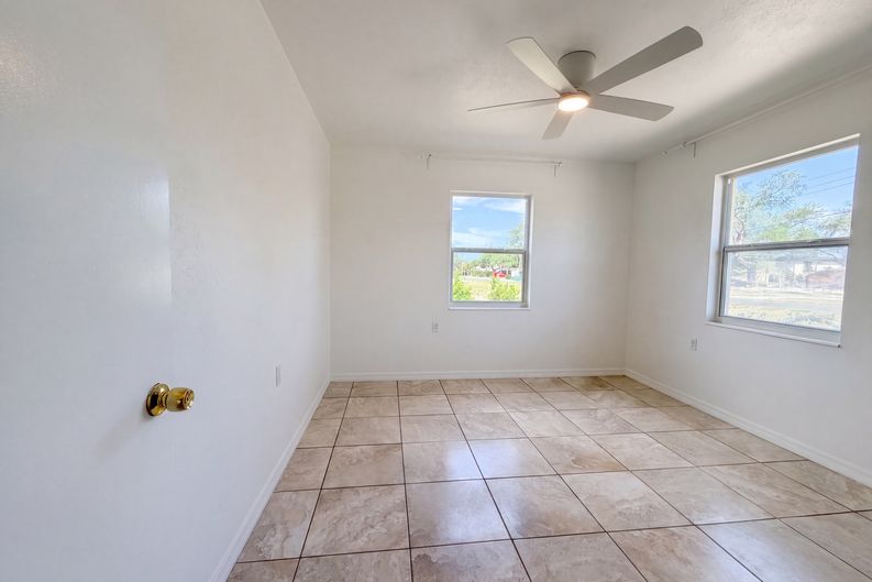 Photo 12 of 28 of 829 E 4th St, Englewood, FL