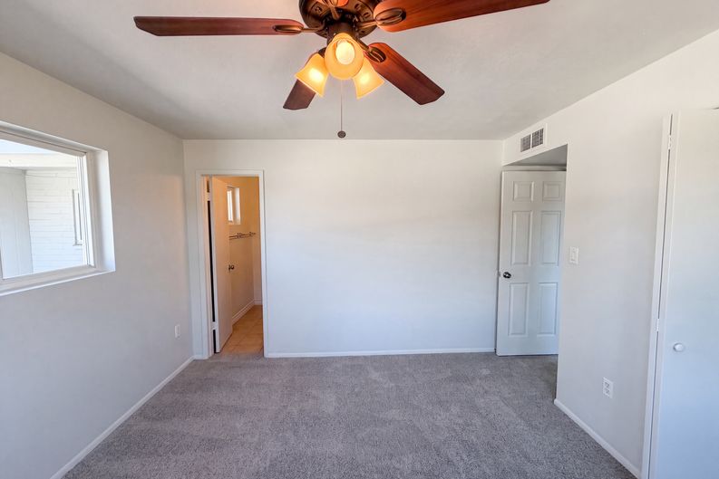 Photo 16 of 25 of 5908 W Calavar Rd, Glendale, AZ