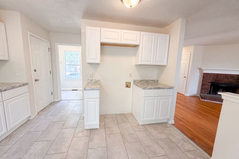Photo 11 of 29 of 303 Bradford Ln, Columbia, SC