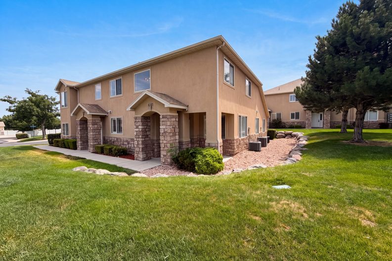 Photo 17 of 20 of 6943 W Bamburgh Way, West Valley City, UT