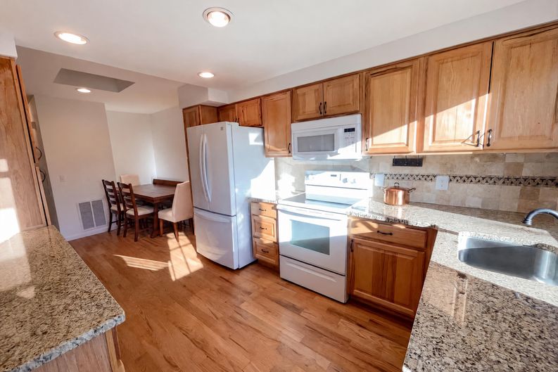 Photo 10 of 26 of 3075 E Long Cir S, Centennial, CO