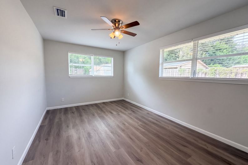 Photo 9 of 25 of 4406 Lane Ave S, Jacksonville, FL