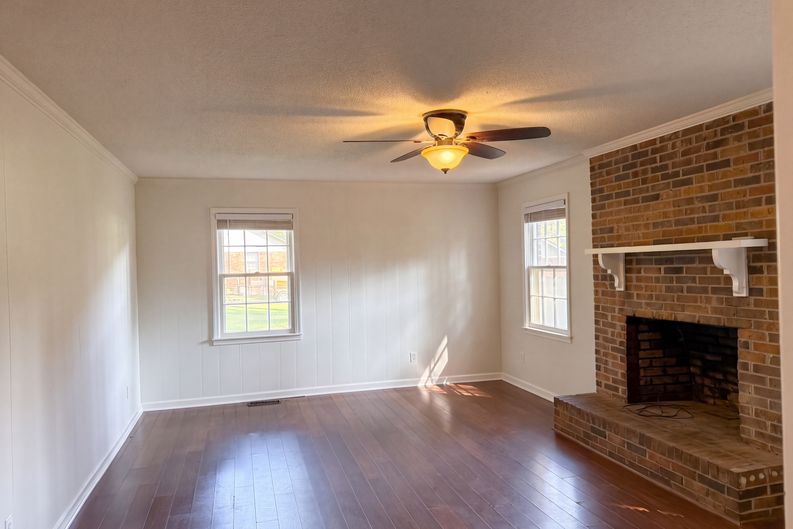 Photo 8 of 24 of 4706 Pineywood Dr SW, Decatur, AL