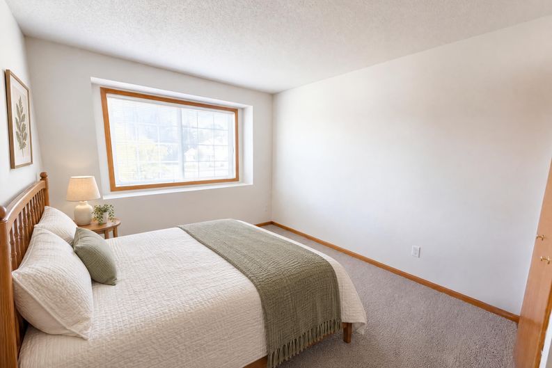 Photo 9 of 17 of 11544 Elmwood Ave N, Champlin, MN