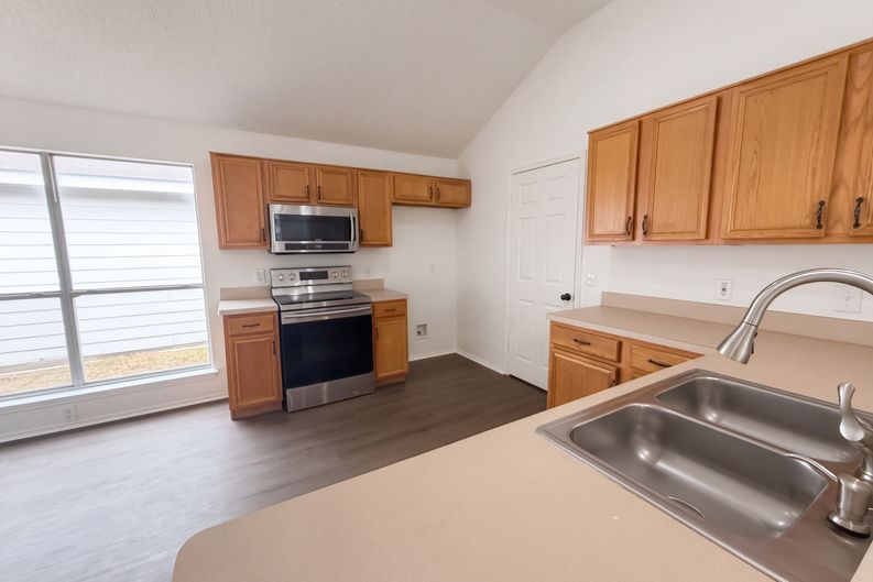 Photo 6 of 31 of 1033 Olivewood Ln, Fort Worth, TX