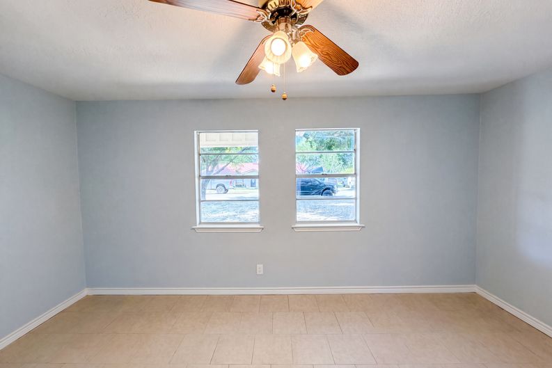 Photo 7 of 19 of 502 Jennings St, Nocona, TX